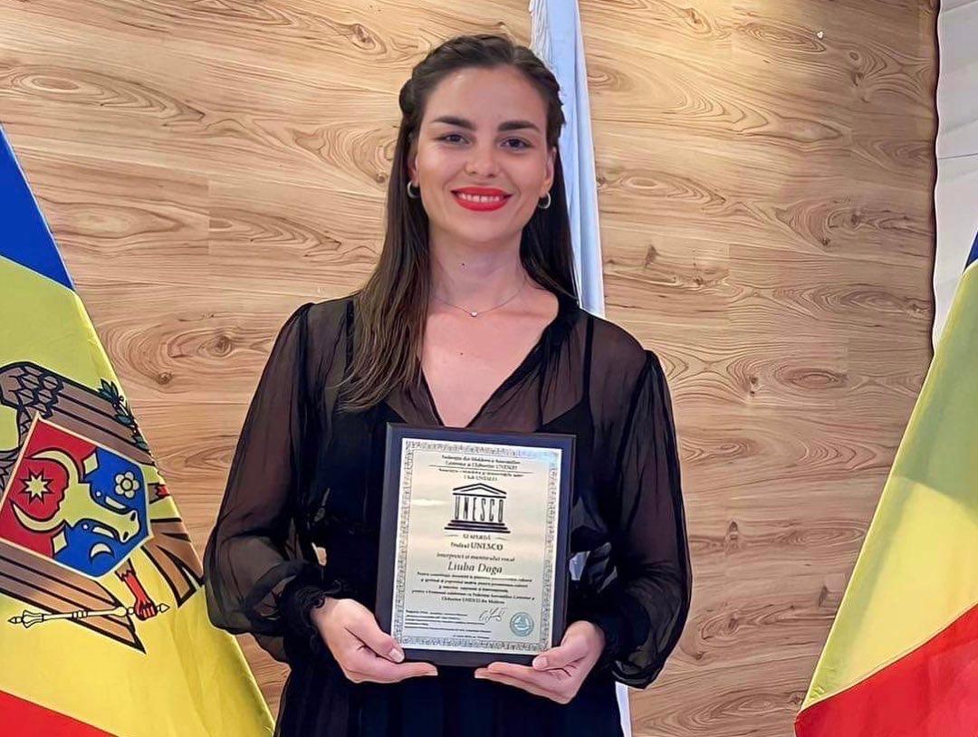 Liuba Doga receiving her UNESCO recognition award